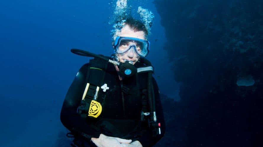 Best Scuba Mask Defogger for Your Next Dive 2022 Guide