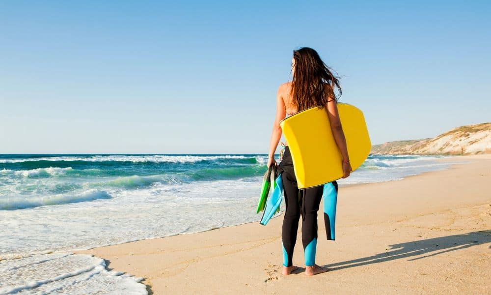 woman preparing to bodyboard